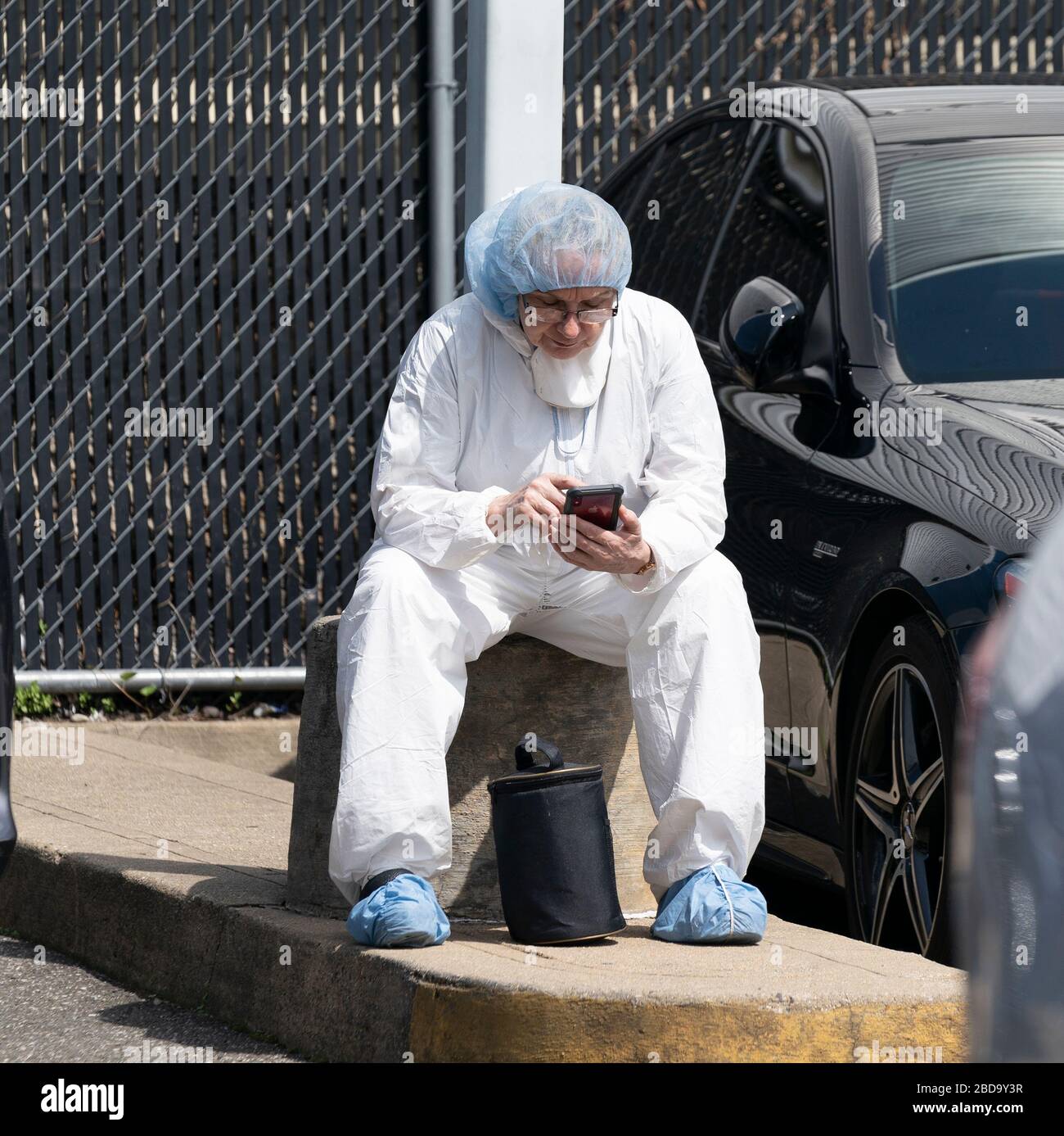 New York, États-Unis. 7 avril 2020. Infirmière du Centre médical de Wyckoff Heights se reposer au milieu de la pandémie de COVID-19 dans la ville (photo de Lév Radin/Pacific Press) crédit: Agence de presse du Pacifique/Alay Live News Banque D'Images