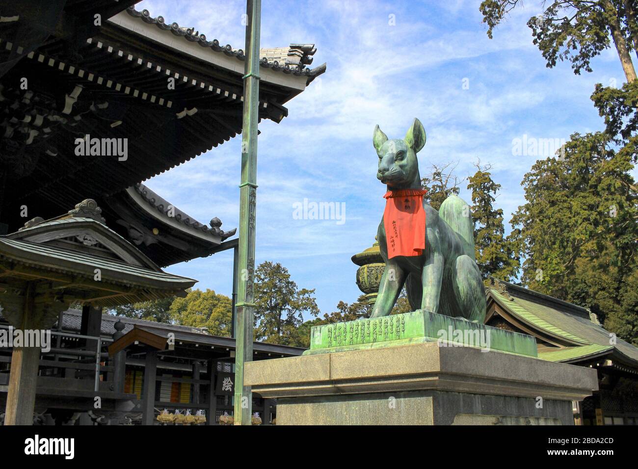 Statue de fox près d'un sanctuaire à Toyokawa Inari, Japon Banque D'Images