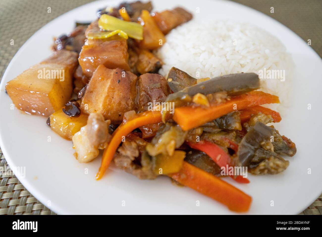 Un plat culinaire traditionnel populaire aux Philippines connu sous le nom de porc adobo Banque D'Images