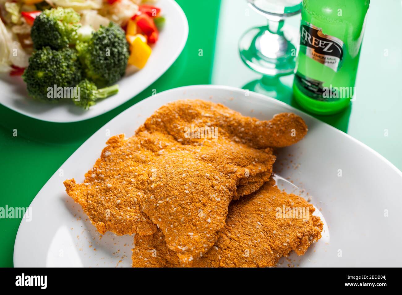 Poulet schnitzel avant la cuisson Banque D'Images