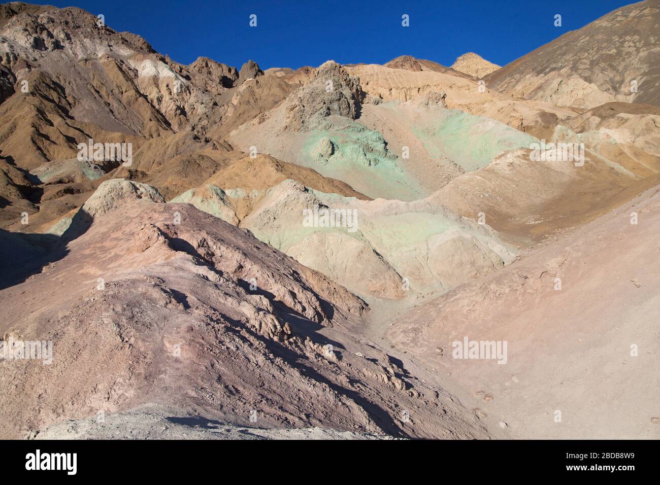 Gully colorée à Artist's Palette, Death Valley National Park, Californie, États-Unis. Banque D'Images
