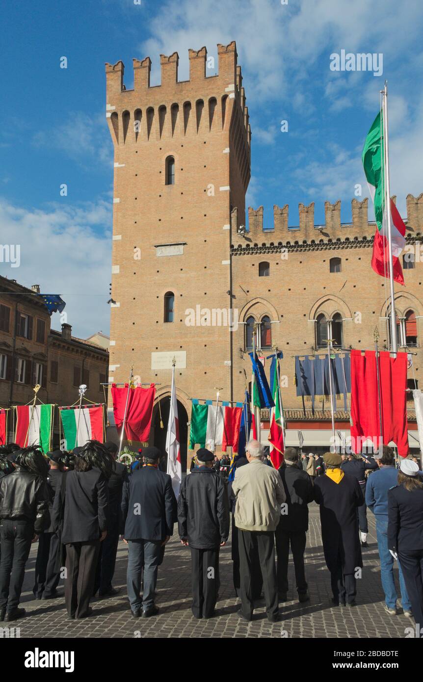 Commémoration devant le Palais de l'Hôtel de Ville (Palazzo Comunale), Ferrara, Emilie Romagne, Italie Banque D'Images