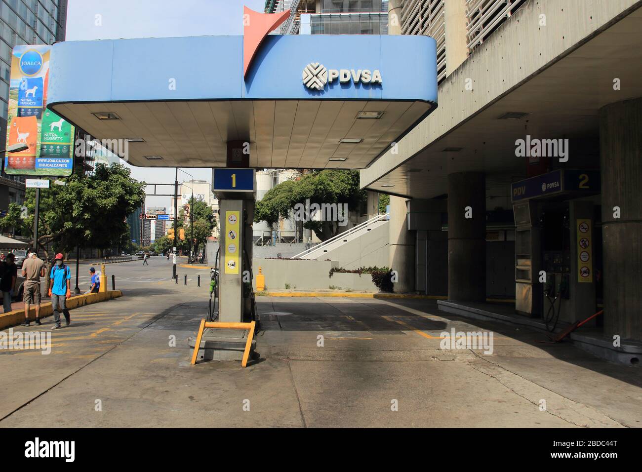 Caracas, Venezuela le 31 mars 2020: Station-service vide la société pétrolière et gazière d'entreprise appartenant à l'État PDVSA est perçue pendant les pénuries de carburant au Venezuela covid-19 Banque D'Images