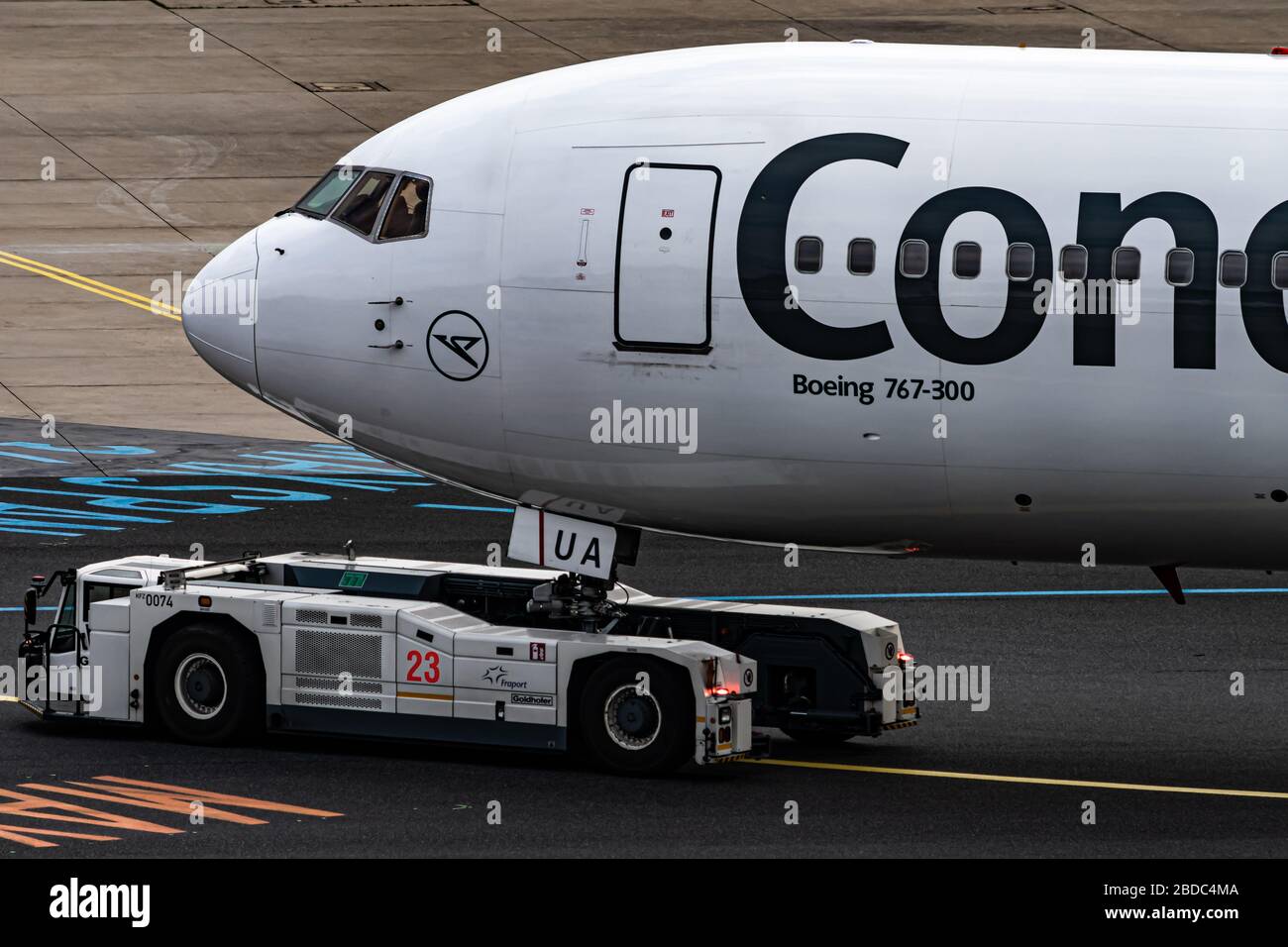 Condor Flugdienst Boeing 767-300ER D-ABUA à l'aéroport de Francfort Banque D'Images