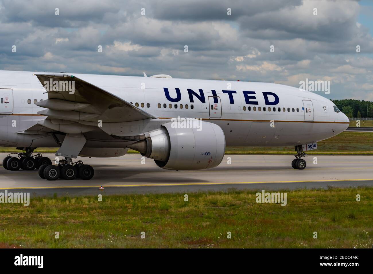 Boeing 777-200 N37018 de United Airlines à l'aéroport de Francfort Banque D'Images
