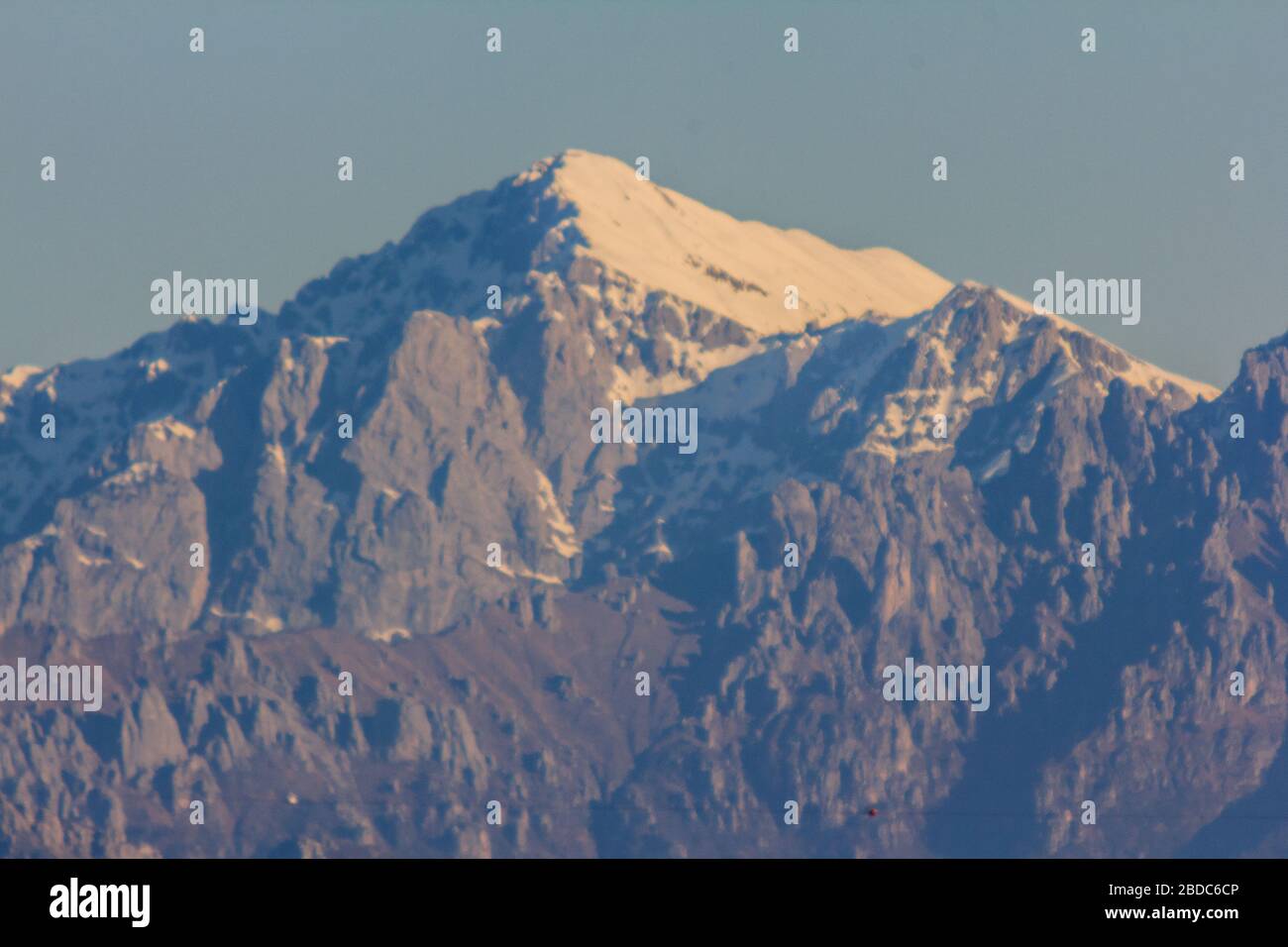 Vue sur les alpes depuis Biella Banque D'Images