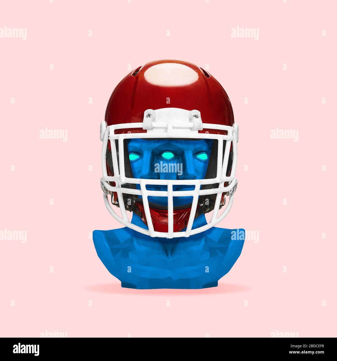 Statue bleu effrayant dans le football américain rouge, casque de sport. Espace négatif pour insérer votre texte. Design moderne. Collage contemporain coloré et conceptuel d'art lumineux avec la tête de statue, historique. Banque D'Images