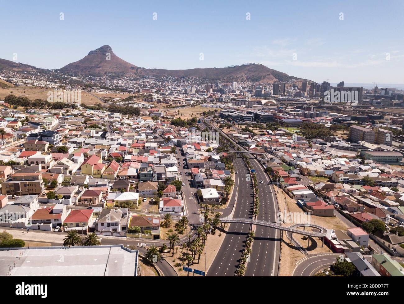 8 avril 2020 - le Cap, Afrique du Sud : vue aérienne sur le Cap lors de l'écluse de Covid-19, avec des rues vides Banque D'Images