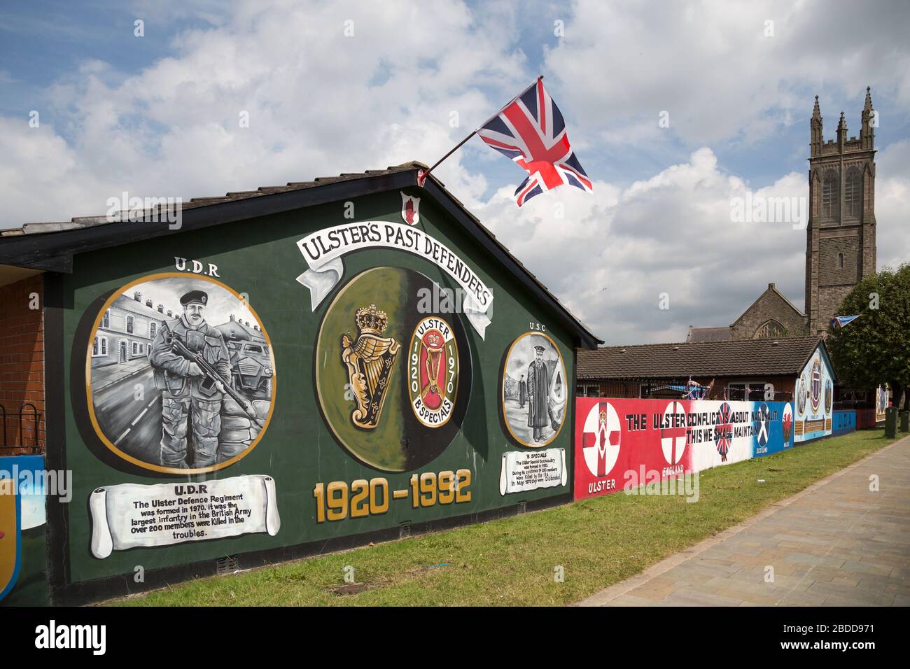 15.07.2019, Belfast, Irlande du Nord, Grande-Bretagne - murale politique dédiée à l'armée britannique, Newtownards Road, Protestants East Belfast, à droite Banque D'Images