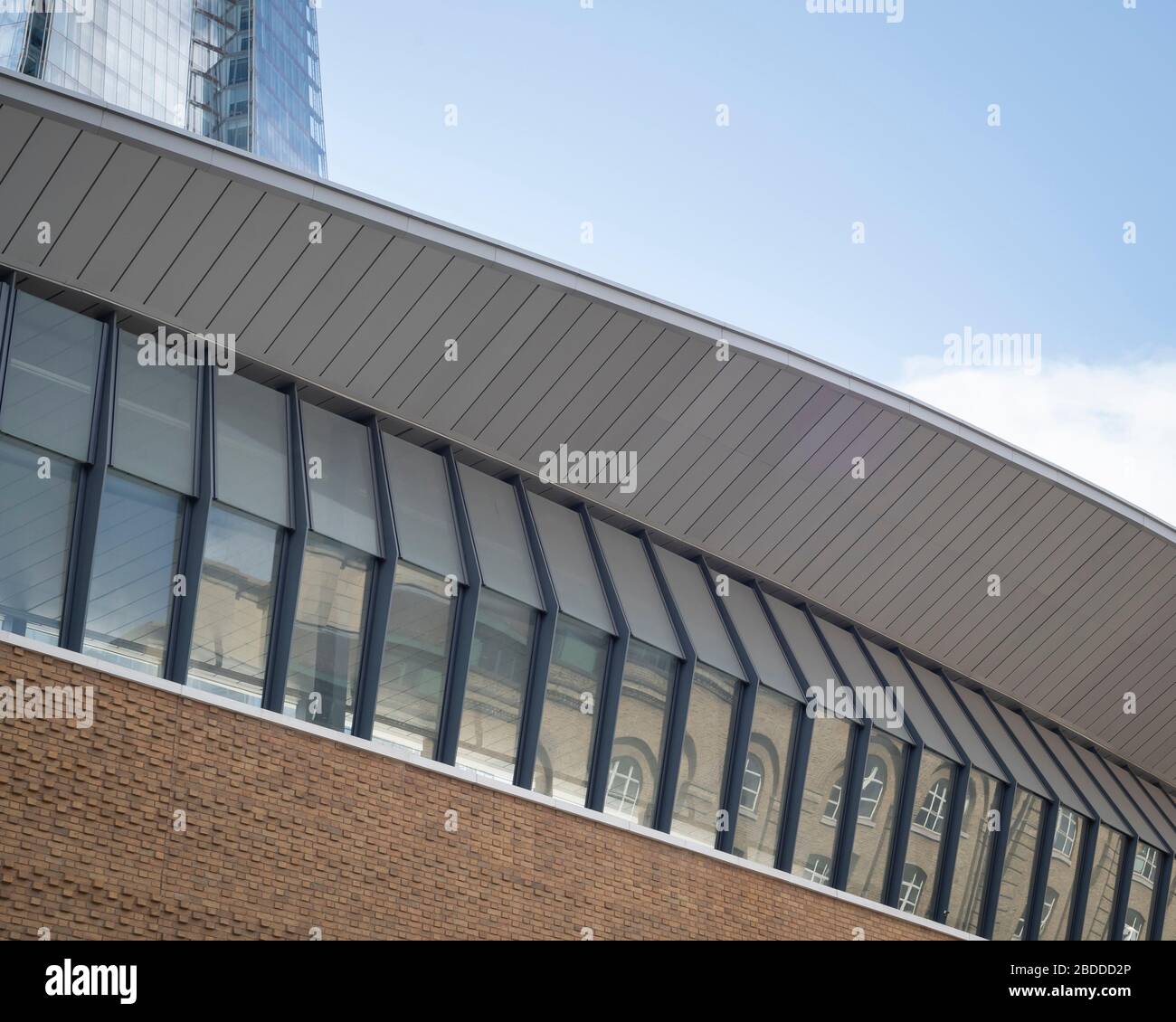 Vue sur les poulies et le toit. London Bridge Station, Londres, Royaume-Uni. Architecte: Grimshaw, 2019. Banque D'Images
