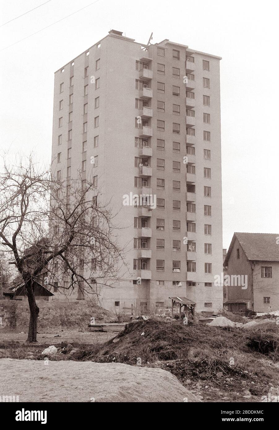 14. février 1961, Celje: V Gaberju zaključujejo gradnjo druge celjske  stolpnice. V njej bo dobil kolektiv tovarne emajlirane posode 46 stanovanj.  Jeseni ainsi graditelji rekli, da bo stolpnica do pomladi vseljiva. Zgleda,