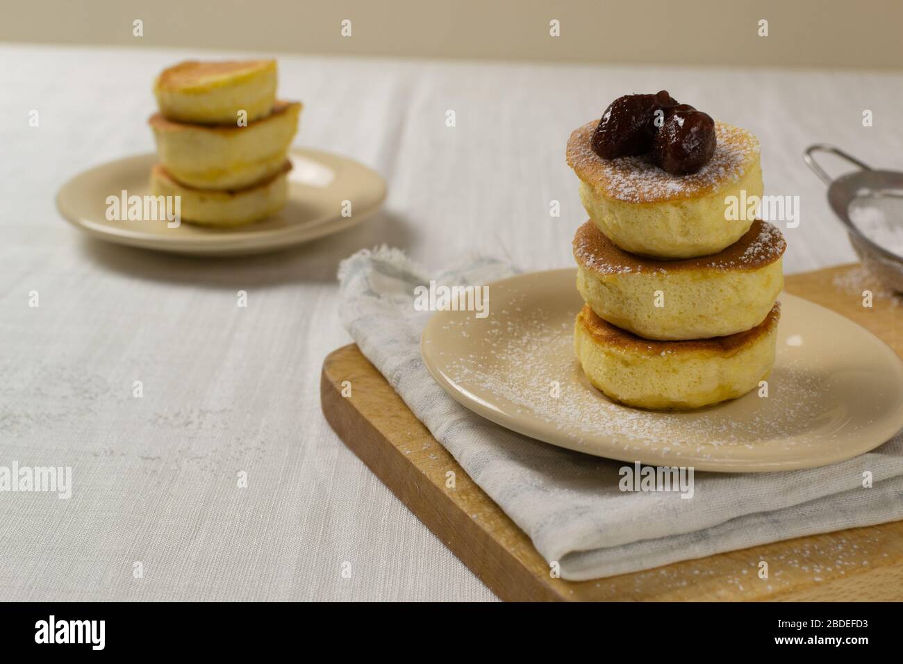 Crêpes japonaises maison avec sucre glace. Concept de saine alimentation. Banque D'Images
