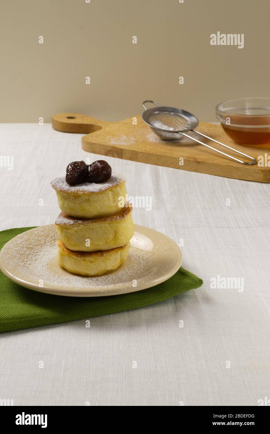 Crêpes japonaises maison avec sucre glace. Concept de saine alimentation. Banque D'Images