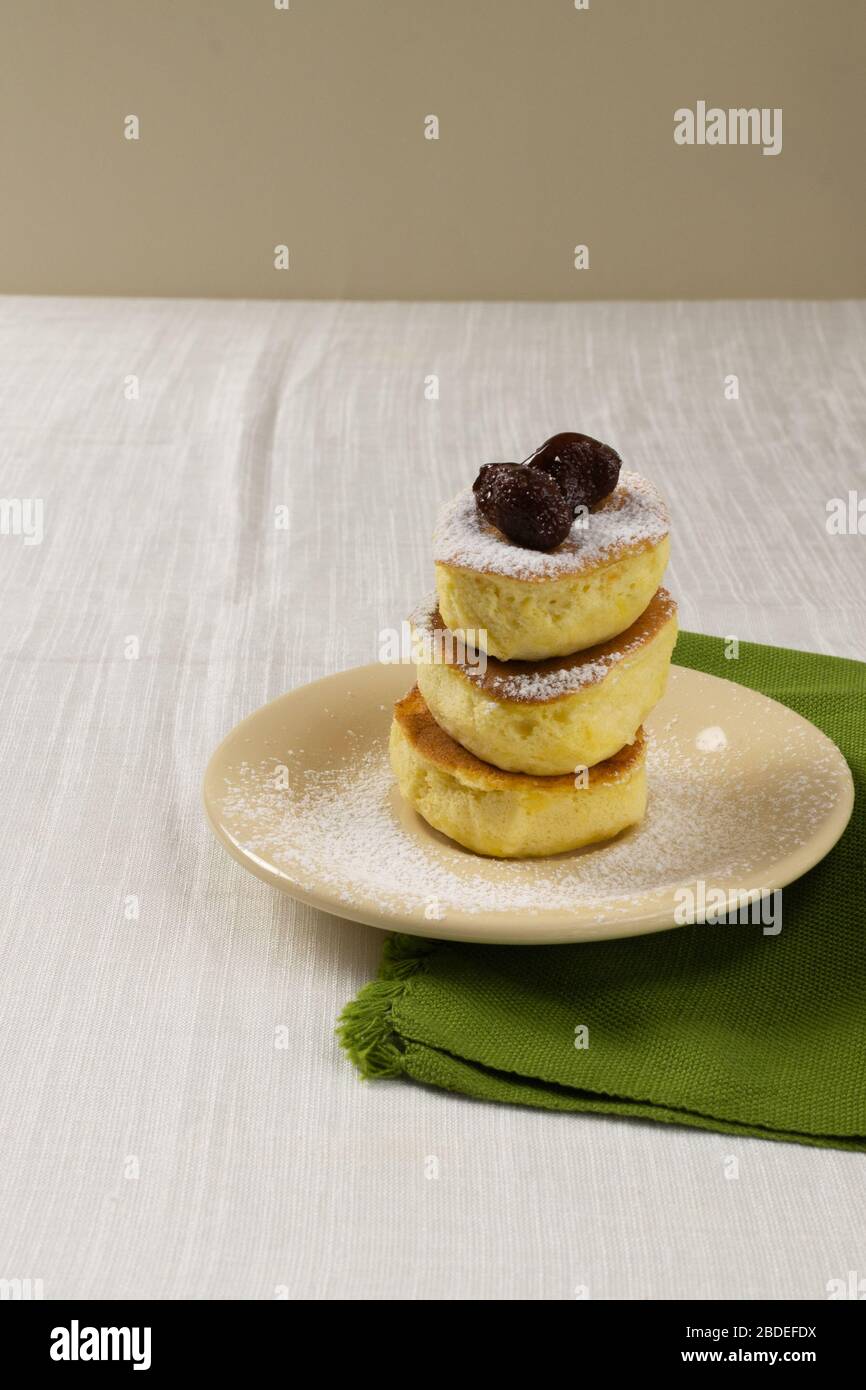 Crêpes japonaises maison avec sucre glace. Concept de saine alimentation. Banque D'Images