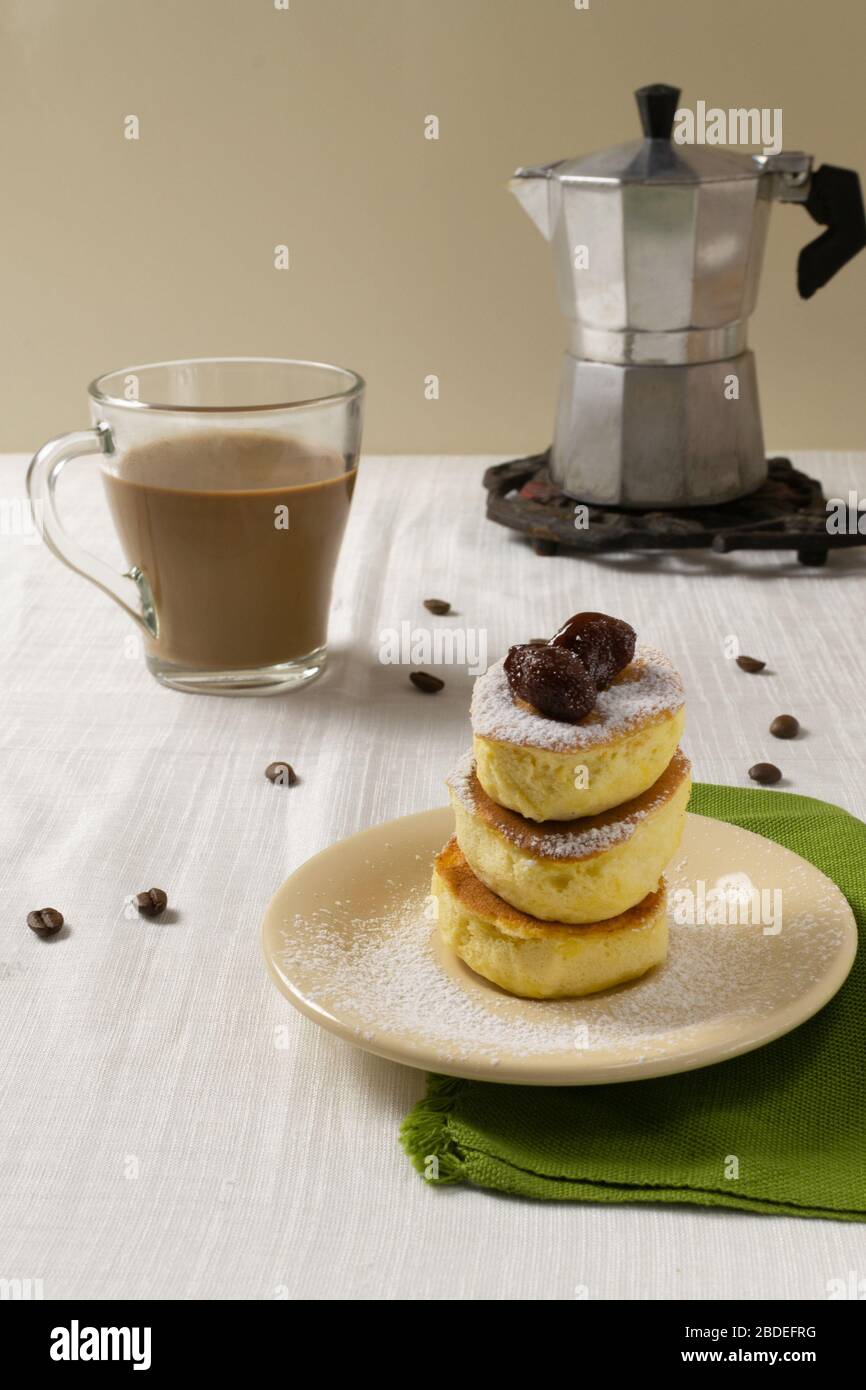 Crêpes japonaises maison avec sucre glace. Concept de saine alimentation. Banque D'Images