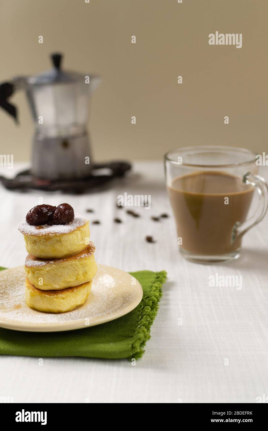 Crêpes japonaises maison avec sucre glace. Concept de saine alimentation. Banque D'Images