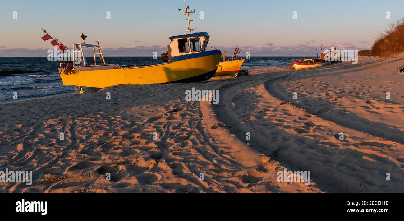 Bateaux de pêche sur la plage de sable Banque D'Images