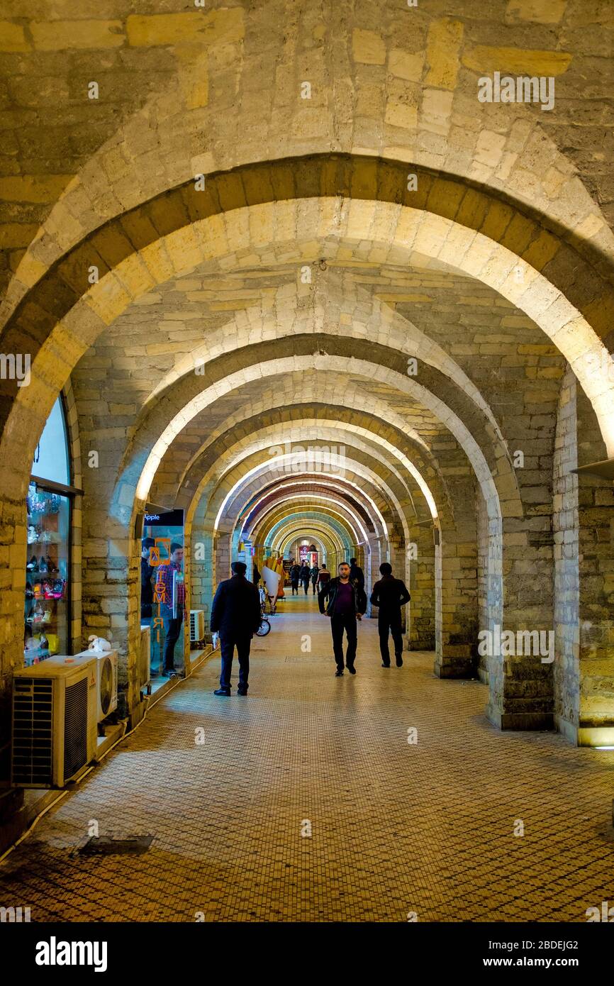 Arcade dans la rue Nizami, Bakou, Azerbaïdjan Banque D'Images
