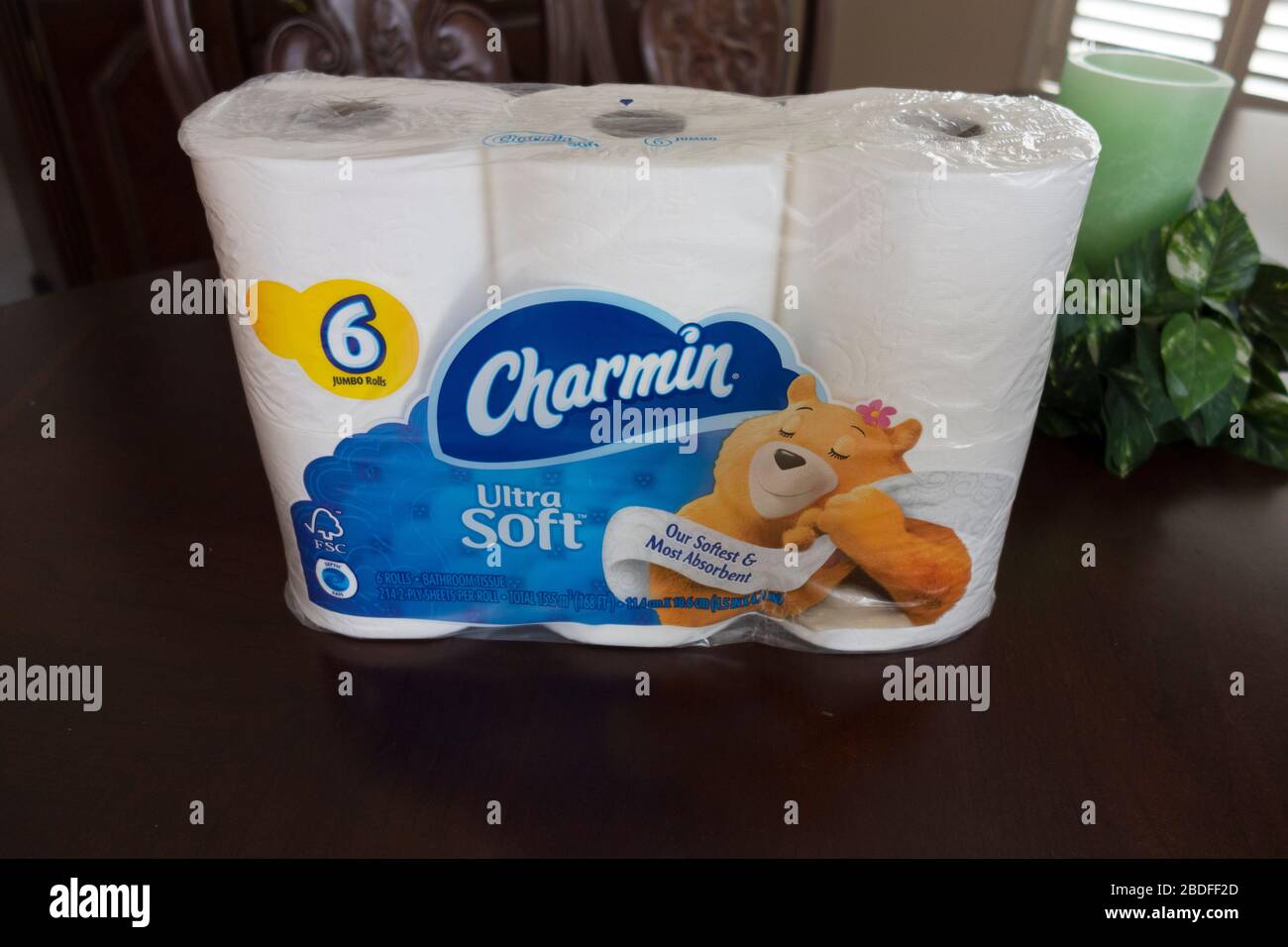 Charmin Papier Toilette Ultra Doux – 6 Méga Rouleaux = 24 Rouleaux Standard