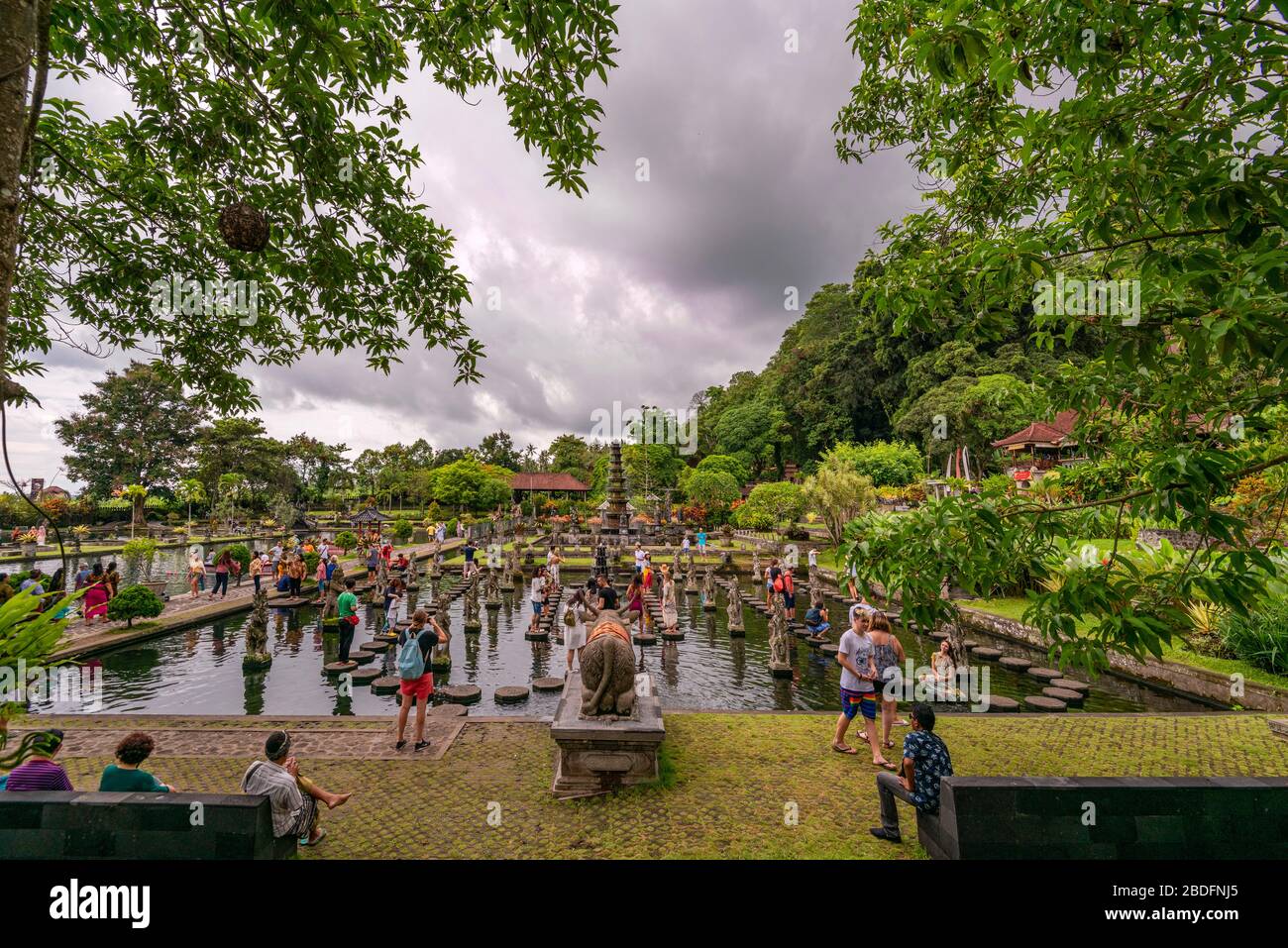 Vue horizontale du palais d'eau de Tirta Gangga à Bali, Indonésie. Banque D'Images