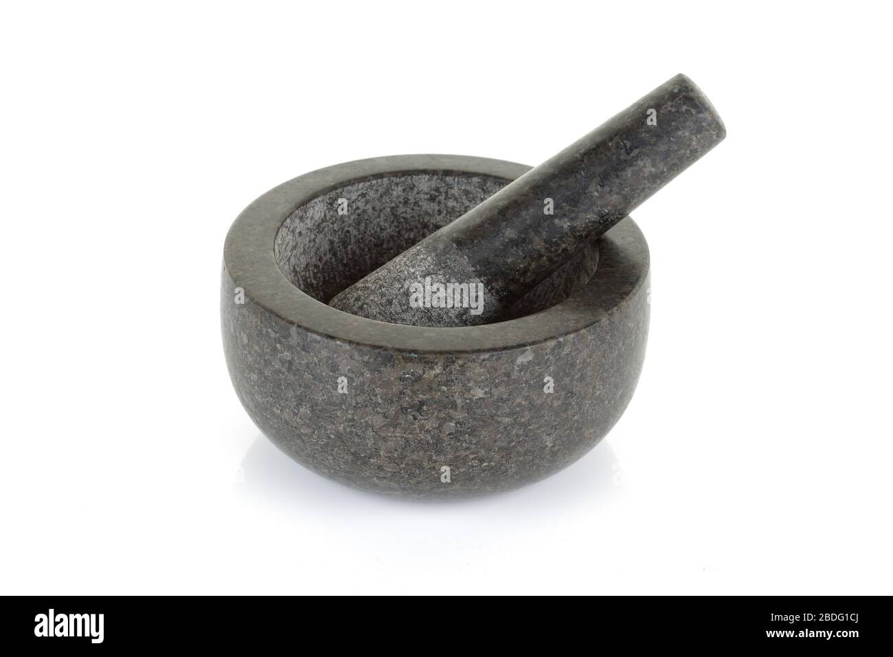 Un mortier et un pilon isolé sur fond blanc Banque D'Images