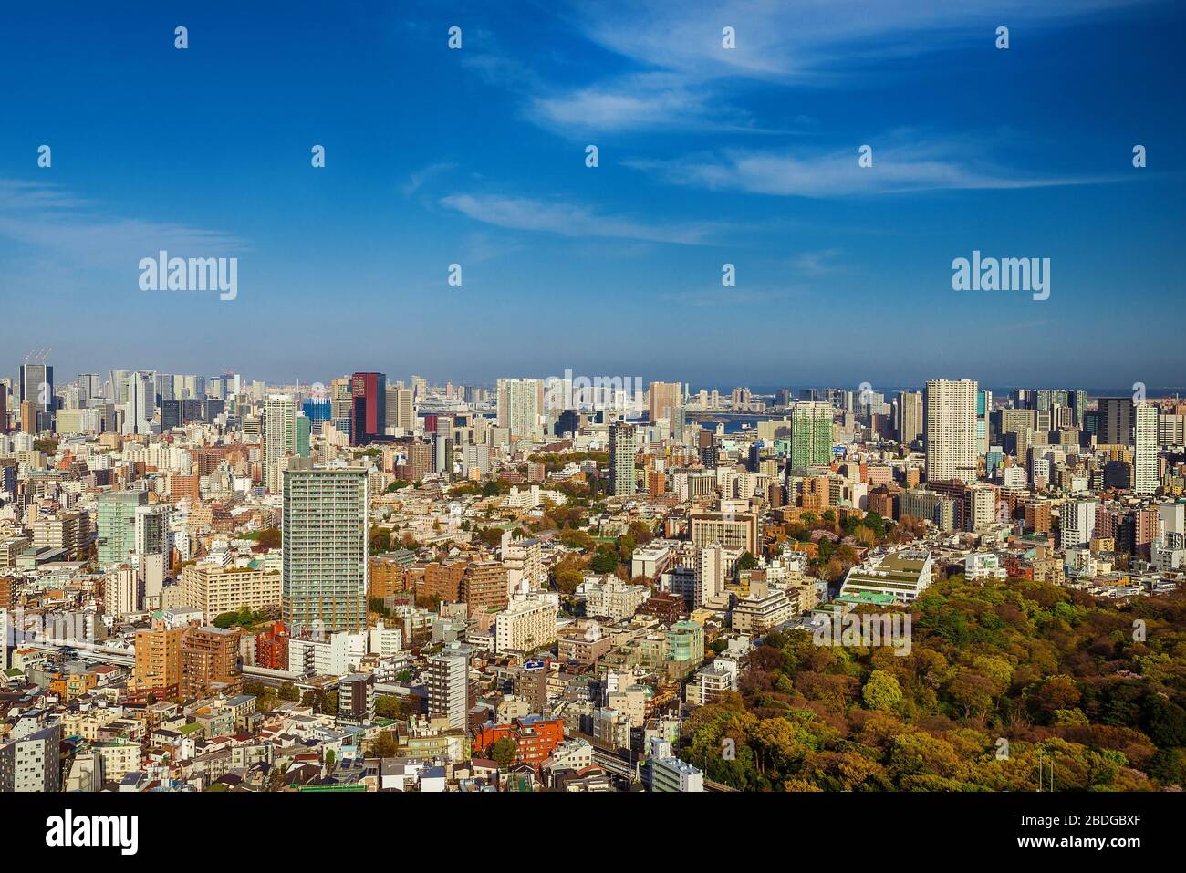 Vue sur la ville de Minato-Ku avec les quartiers de Meguro, Shinagawa, Shiba, Odaiba et Tokyo Bay Banque D'Images