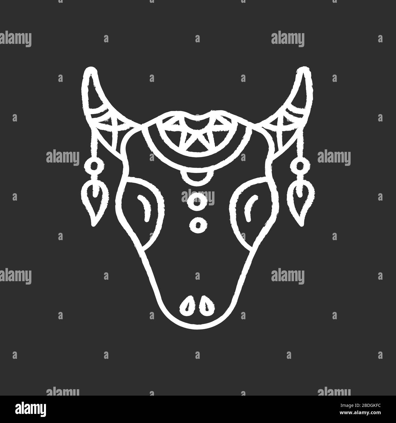 Icône blanche craie de tête de bétail tribale sur fond noir. Crâne de vache avec plumes, symbole indien amérindien. Tête d'animal sauvage, amulette mystique de tribu Illustration de Vecteur