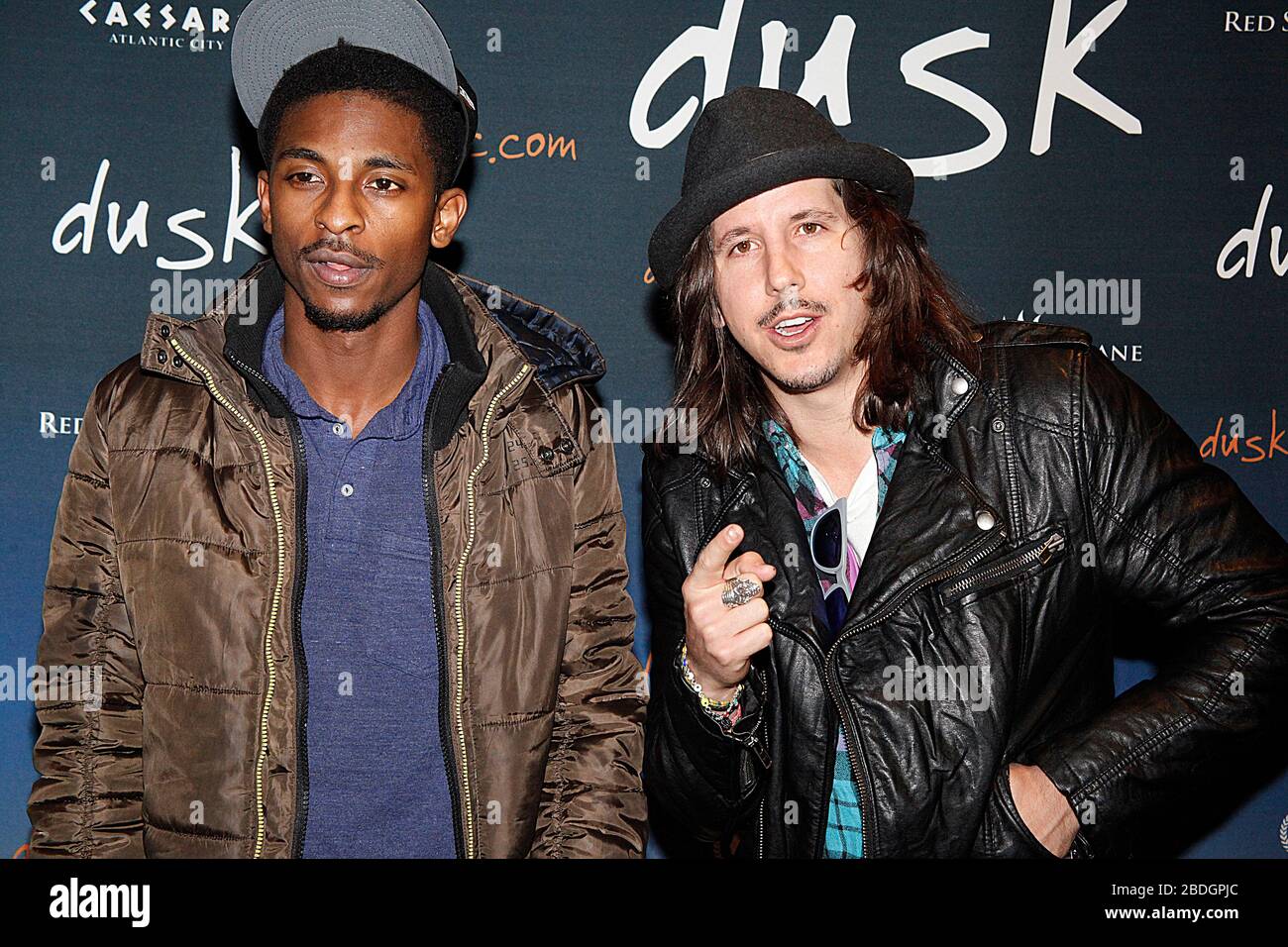 Shwayze et Cisco Adler photographiés lors de la visite officielle de Party Rock après la fête à la discothèque Dusk à Caesars dans la ville de l'Atlantique le 1er décembre 2009 crédit: Scott Weiner/MediaPunch Banque D'Images