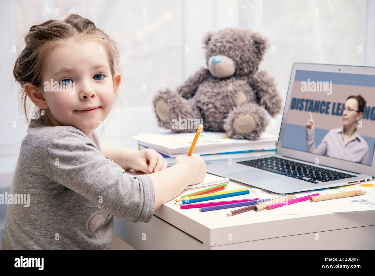 Formation à distance en ligne. Restez à la maison Banque D'Images