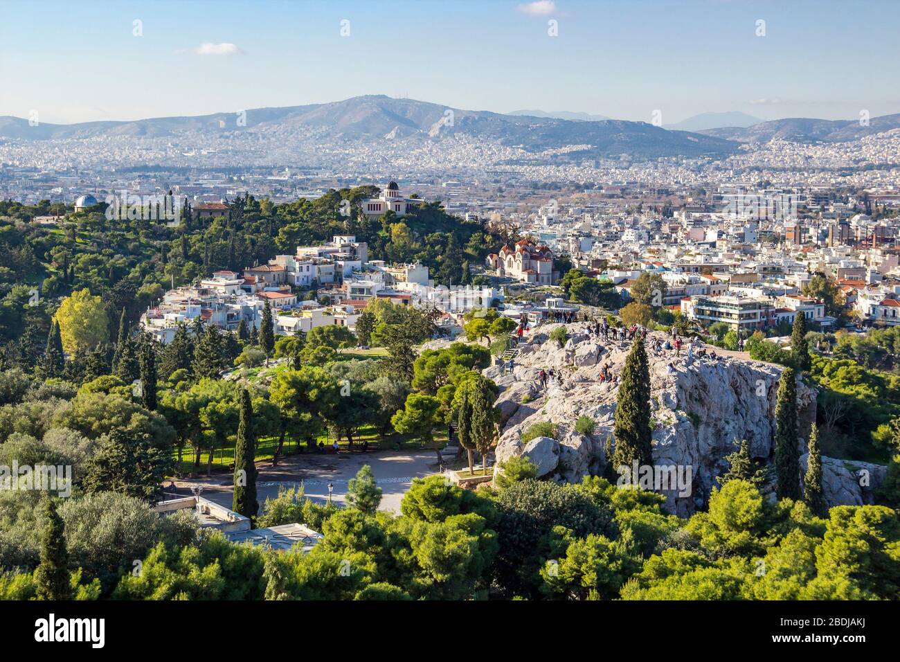 Colline d'Areopagus et vue aérienne d'Athènes depuis l'Acropole, Grèce Banque D'Images
