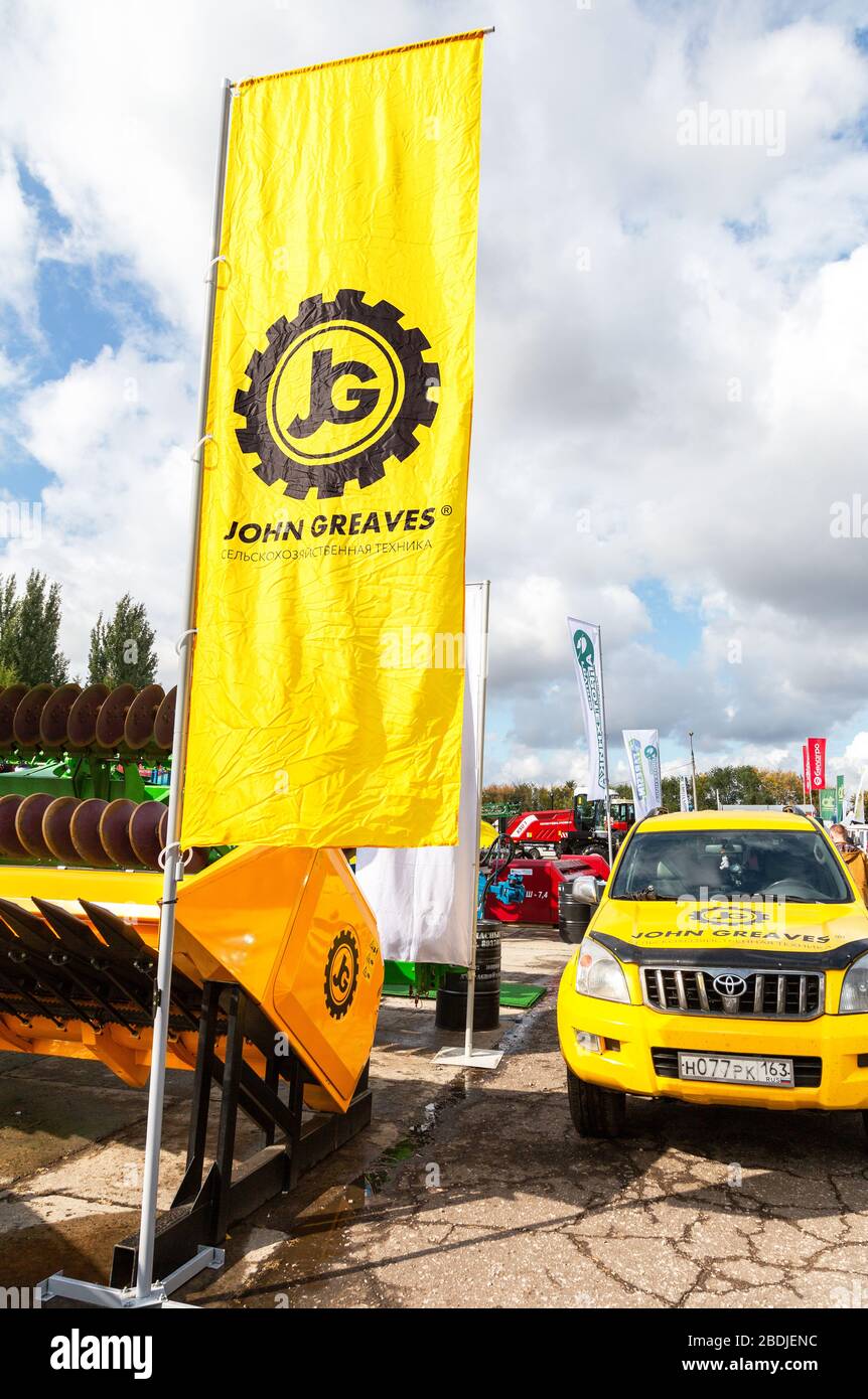 Samara, Russie - 15 septembre 2019 : le drapeau de la concession de la société John Greaves est un producteur de machines agricoles Banque D'Images