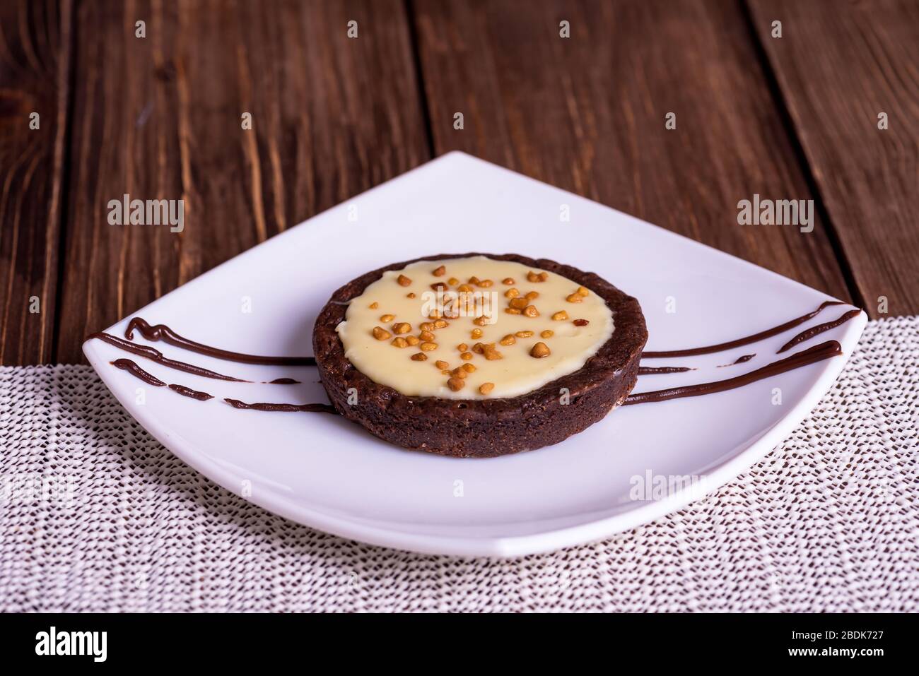 Brownie au chocolat avec crème glacée à la vanille. Banque D'Images