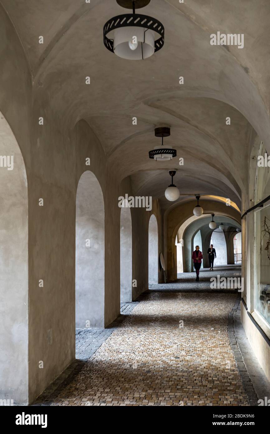 Ancienne passerelle couverte sur la place de la Vieille Ville, centre historique, Prague, République tchèque Banque D'Images