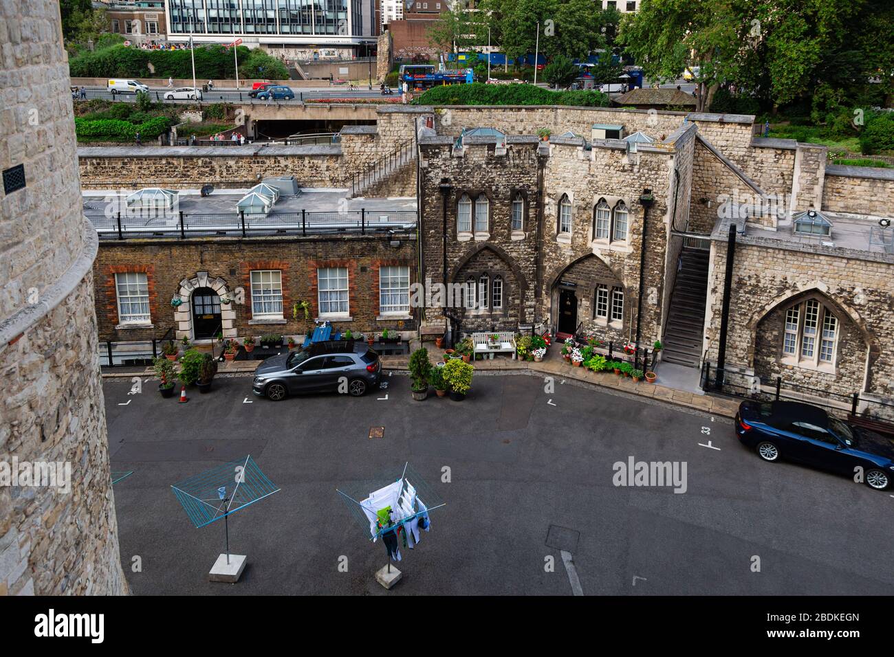Résidences des gardiens Yeomen situées dans les murs de la Tour de Londres, dans le centre de Londres, au Royaume-Uni. Banque D'Images