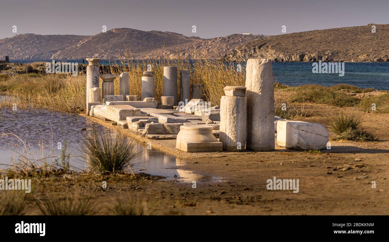 Ruines sur l'île de Delos, site archéologique près de Mykonos en mer Égée Banque D'Images