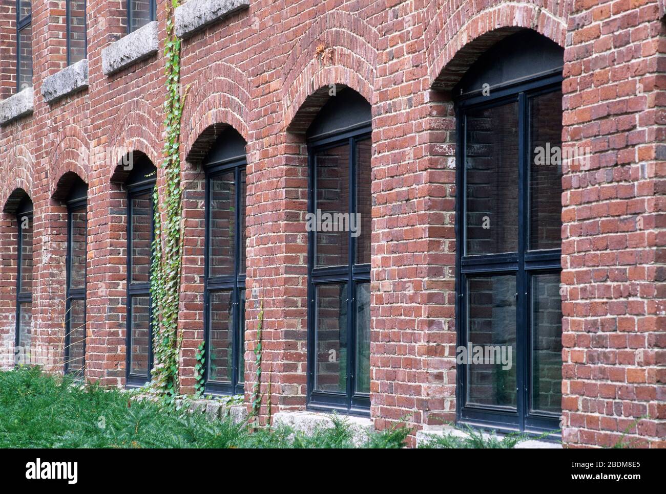 Fenêtres Lowell Mills, parc historique national Lowell, Massachusetts Banque D'Images