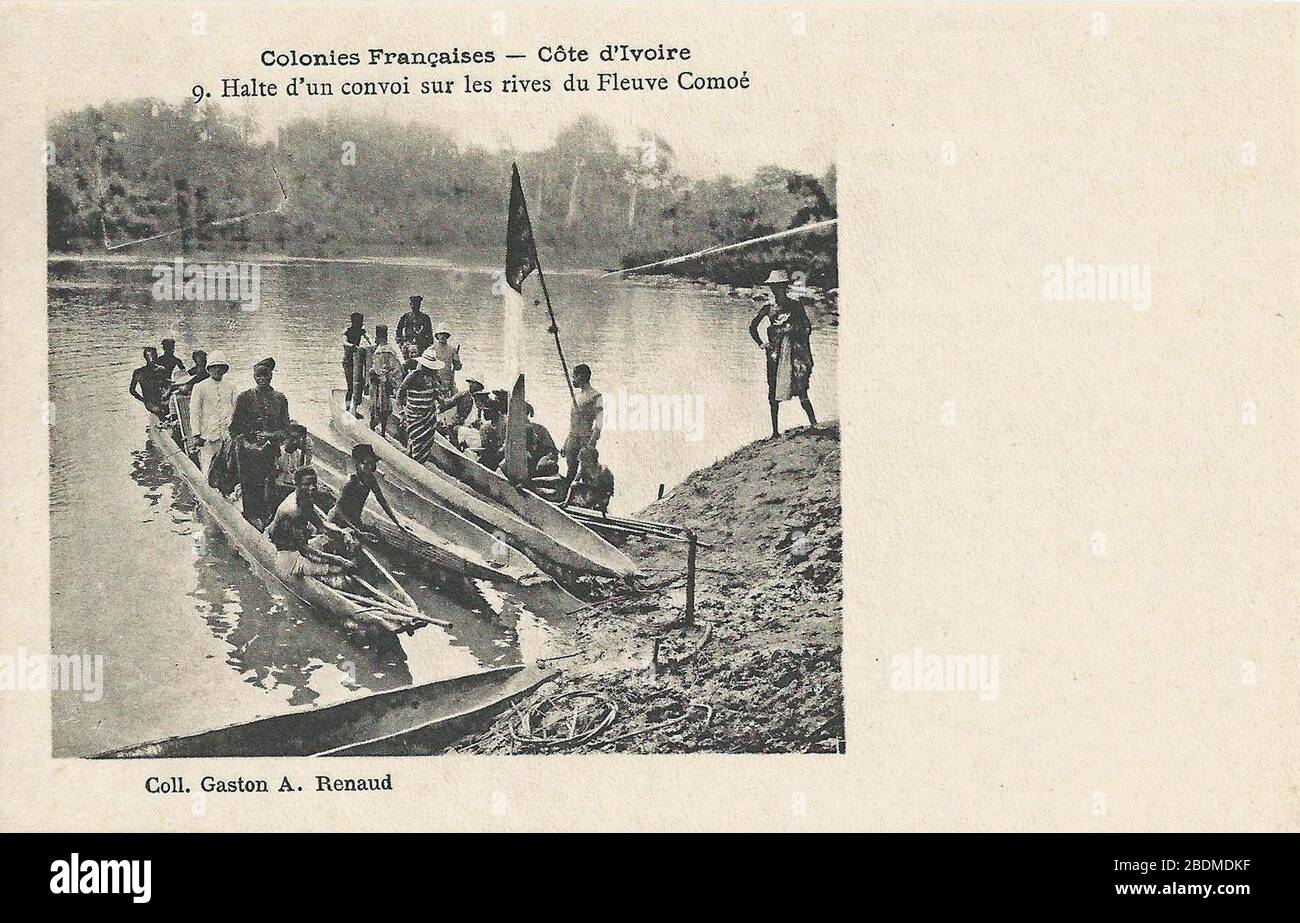 Halte d'un convois sur les rives du fleuve Comoé (Côte d'Ivoire). Banque D'Images