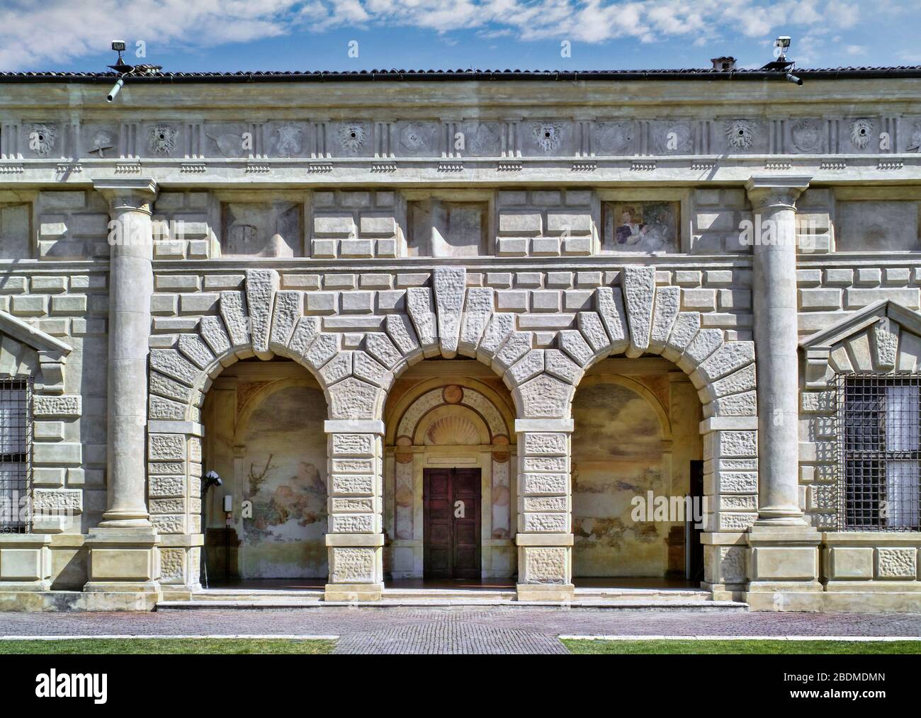 Palazzo te, Mantoua, italie. Détail architectural d'une façade sur la cour intérieure d'une luxueuse résidence italienne de style Renaissance. Banque D'Images