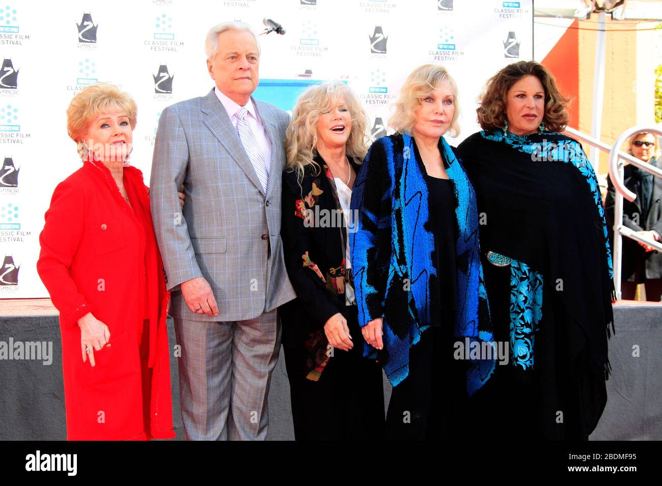 14 avril 2012, Los Angeles, CA, États-Unis: LOS ANGELES - APR 4: Debbie Reynolds, Jeffrey Osbourne, Connie Stevens, Kim Novak, Laine Kazan lors de la cérémonie d'impression de la main et des pieds de Kim Novak au théâtre chinois de Grauman le 4 avril 2012 à Los Angeles, CA 12 (image de crédit: © Kay Blake/ZUMA Wire) Banque D'Images