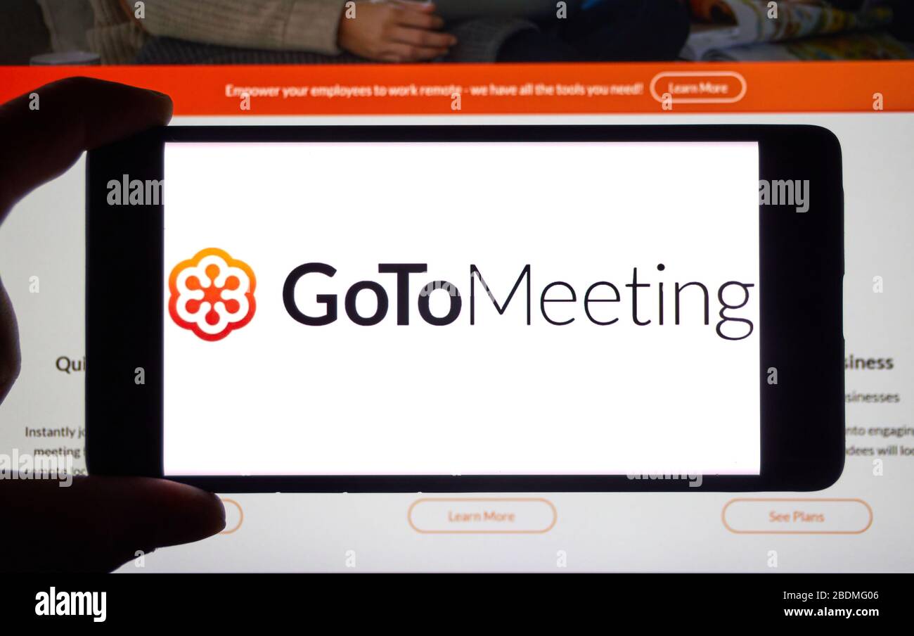Montréal, Canada - 8 avril 2020 : logo GoToMeeting et application sur écran mobile. GoToMeeting est un service Web créé et commercialisé par LogMeIn, c'est un onli Banque D'Images