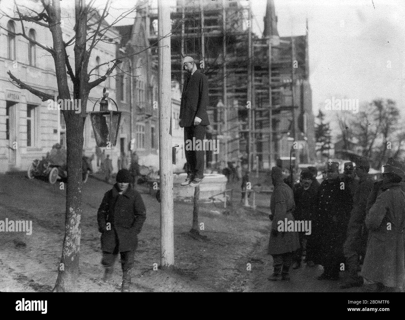 Lhomme pendu Banque d'images noir et blanc - Alamy