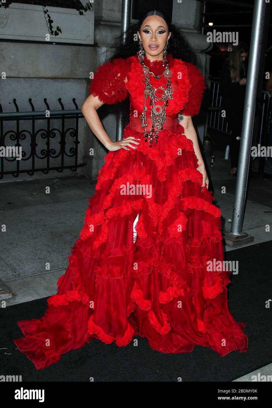 (DOSSIER) Cardi B et Fashion Nova donnent 1 000 $ par heure en raison de la pandémie de Coronavirus COVID-19. Fashion Nova et Cardi B font don de 1 000 $ par heure pour les 42 prochains jours jusqu'à ce qu'ils aient donné 1 million de dollars à ceux qui sont touchés par la pandémie de coronavirus. MANHATTAN, NEW YORK CITY, NY, États-Unis - SEPTEMBRE 07: Le rappeur Cardi B (Belcalis Marlenis Almanzar) portant une robe Dolce et Gabbana arrive au BAZAR de Harper célébration des 'ICONS par Carine Roitfeld' tenu à l'hôtel Plaza le 7 septembre 2018 à Manhattan, New York City, New York, États-Unis. (Photo de Xavier Collin/image Press Agen Banque D'Images