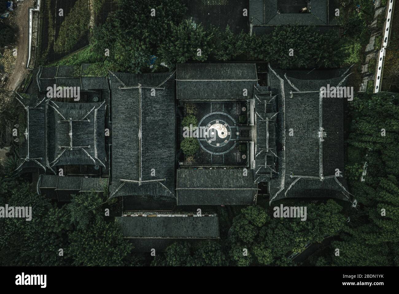 Tir de drone aérien du temple de Guanyue Tao avec le symbole du diagramme de Buagua à Chongqing, Chine Banque D'Images