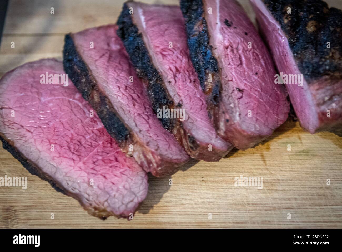Isolé près d'une délicieuse viande de boeuf Picanha steakf rôtissage sur un gril chaud - Israël Banque D'Images