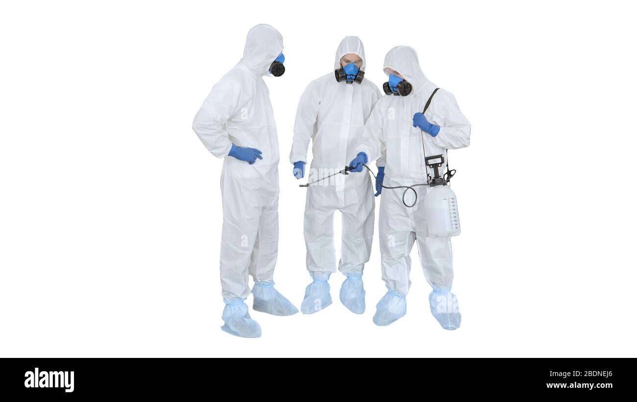 Désinfection nécessaire le docteur en uniforme de protection appelle son colle Banque D'Images