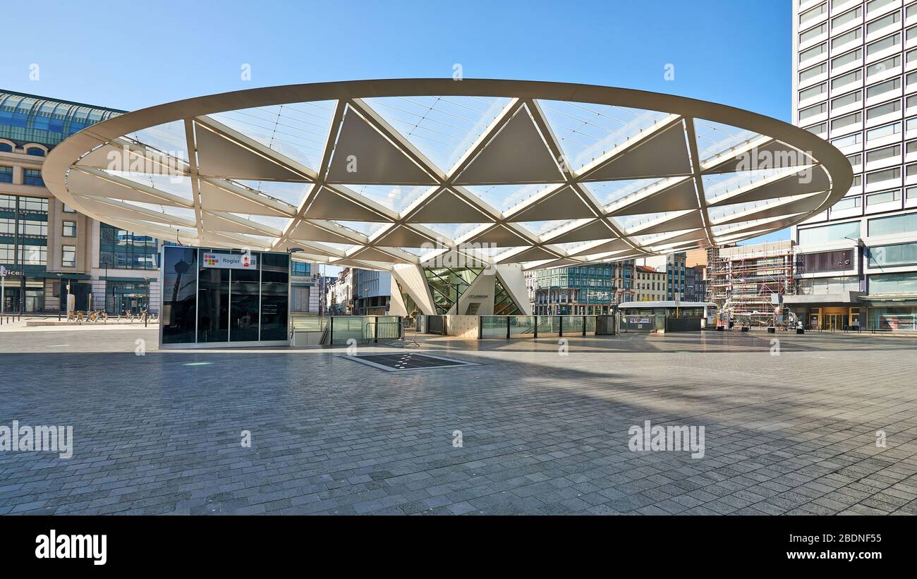 Bruxelles, Belgique - 05 avril 2020: La place Rogier à Bruxelles sans peuple et pendant la période de confinement. Banque D'Images