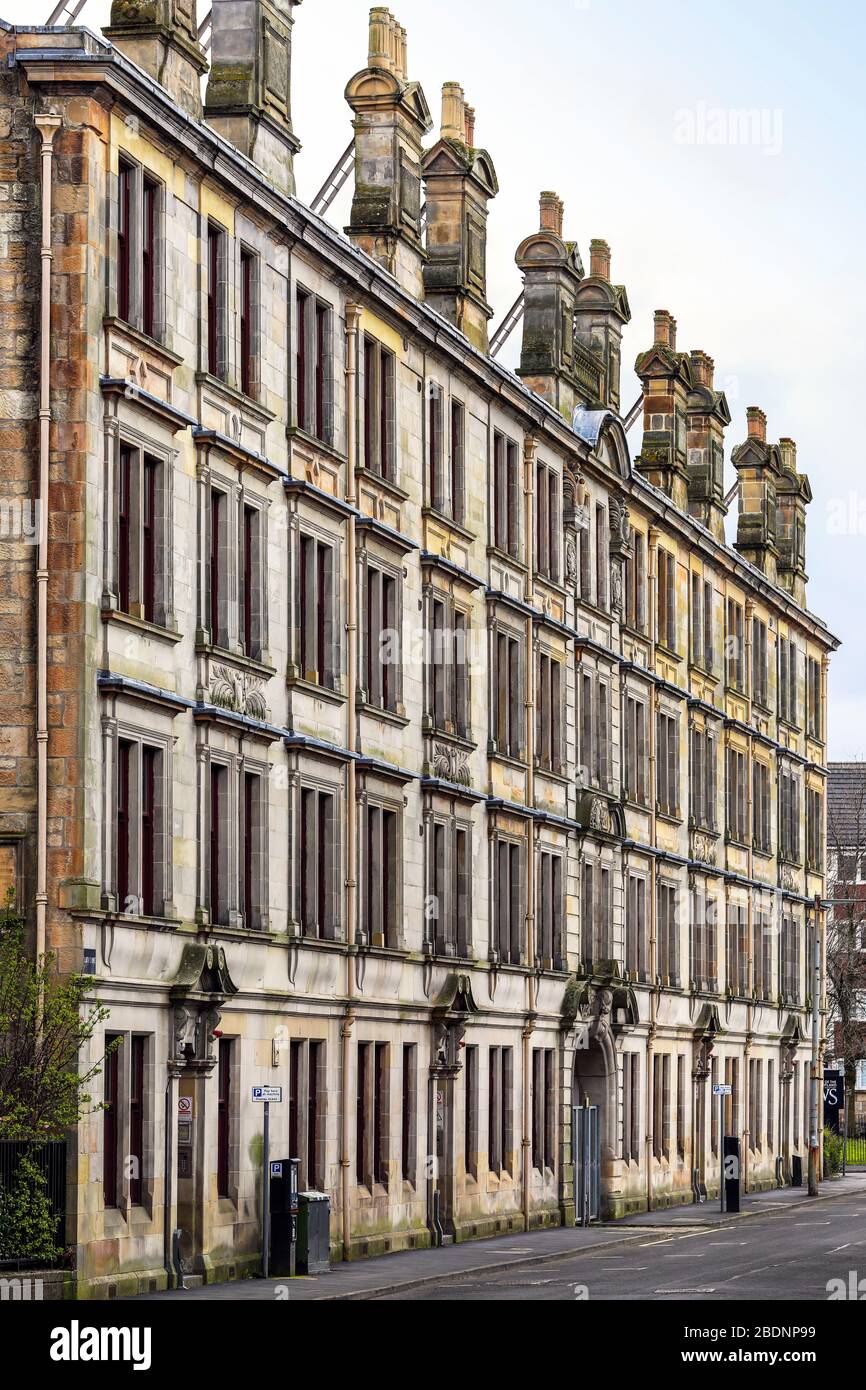 Architecture du XIXe siècle sur les bâtiments de Lady Lane, Paisley, aujourd'hui possédée par l'Université de l'Ouest de l'Écosse comme hébergement étudiant. Banque D'Images
