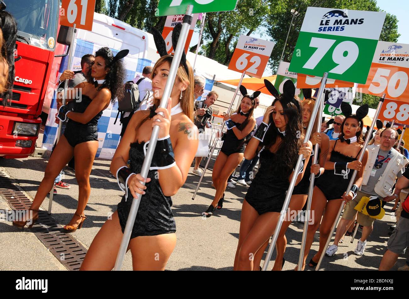 Imola, Italie 3 juillet 2011: PIT Girls on the Grid pendant la course 6 H ILMC au circuit Imola. Banque D'Images