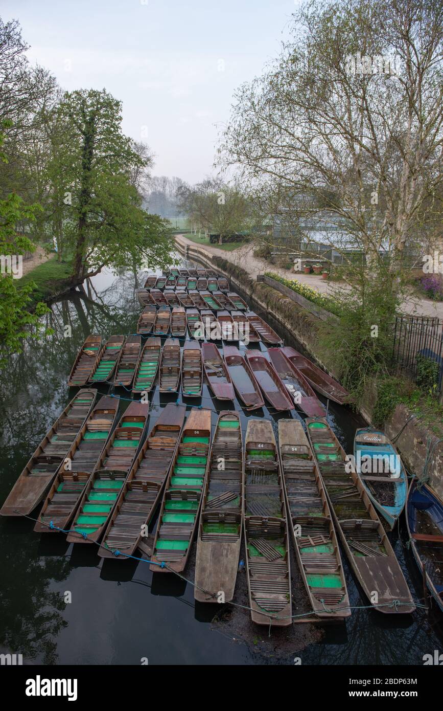Des punts vides sur la rivière Cherwell, Oxford Banque D'Images