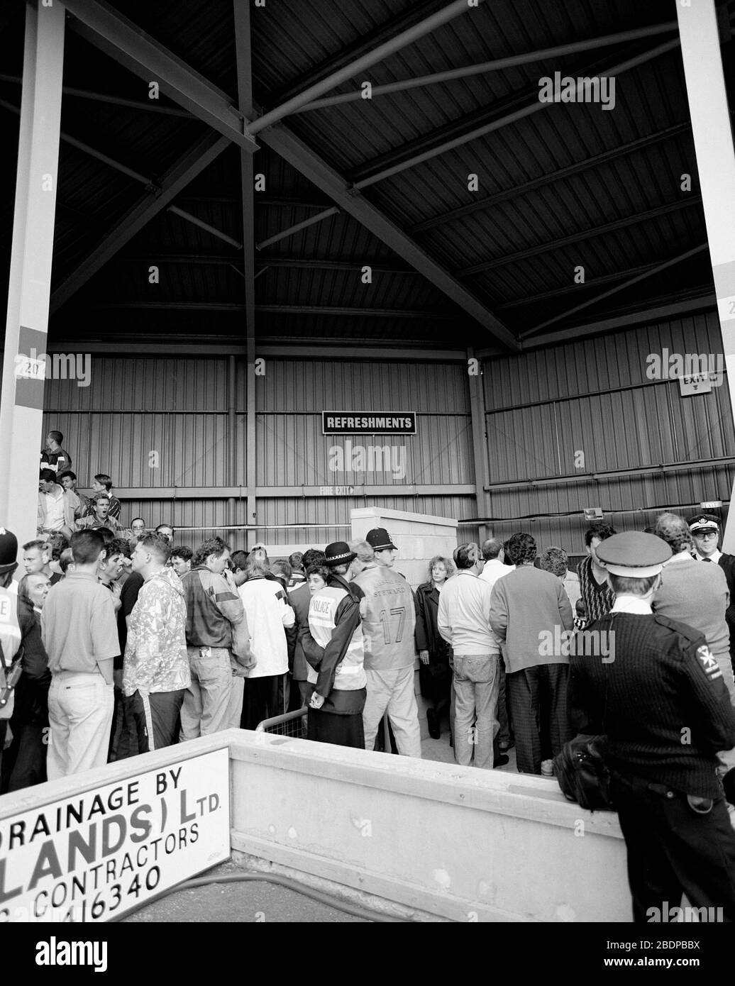 Août 1990, match de football amical à Walsall FC, contre Aston Villa, pour marquer l'ouverture du nouveau stade, West Midlands, Royaume-Uni Banque D'Images